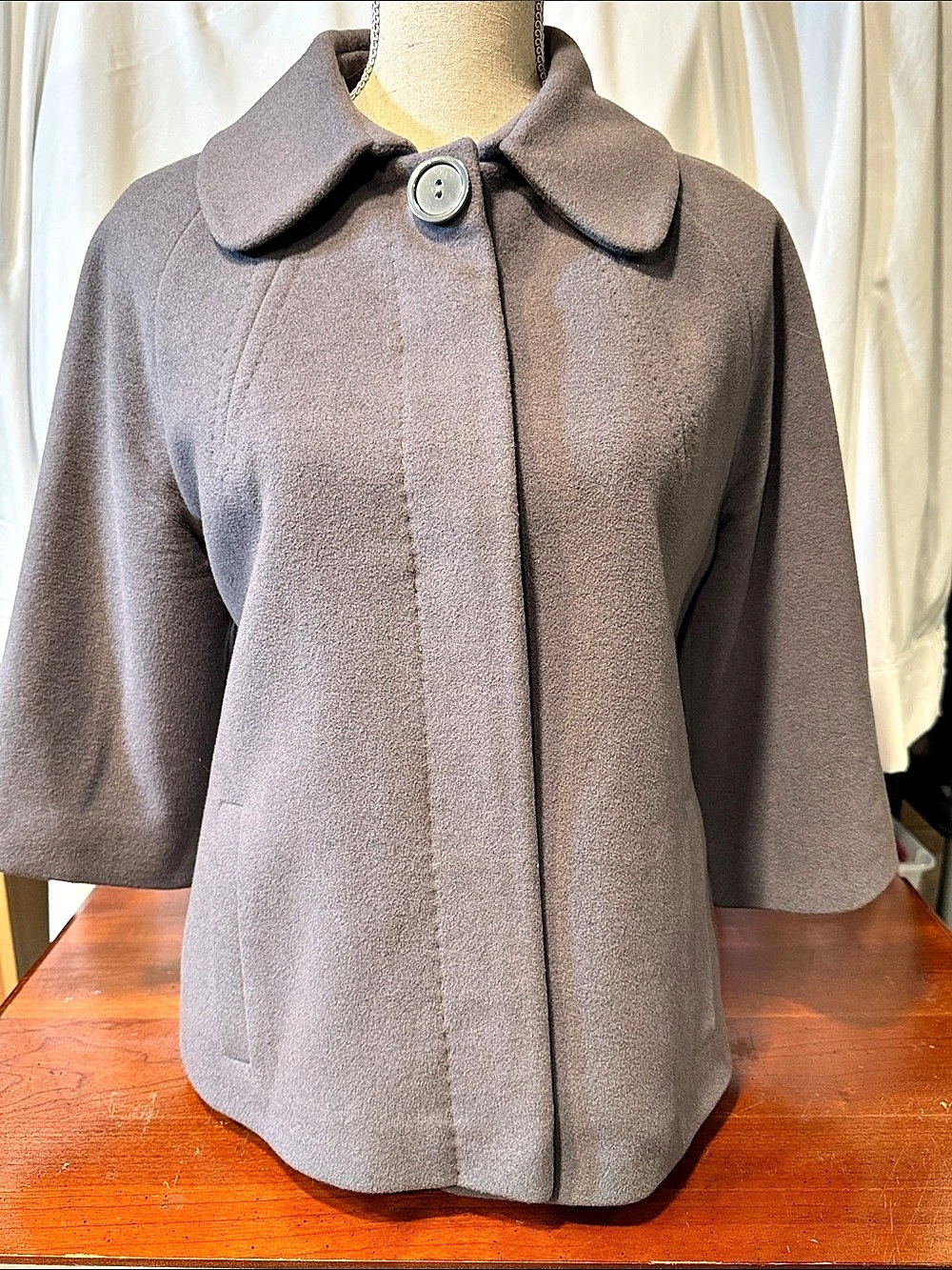 Tahari Wool Blend Collared Pea Coat in Gray Excellent condition